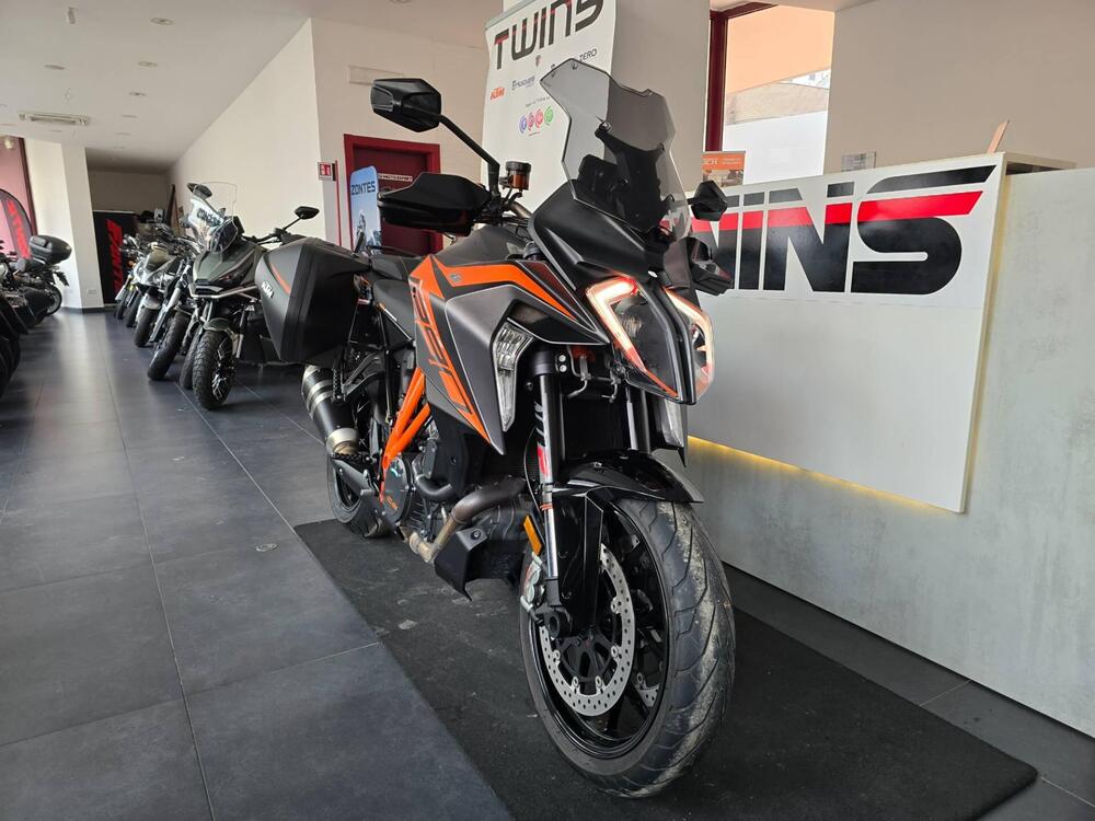 KTM 1290 Super Duke GT (2022 - 25) (2)