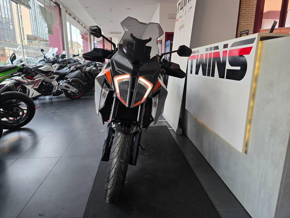 KTM 1290 Super Duke GT (2022 - 25) (3)