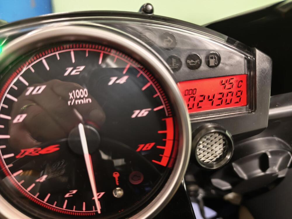 Yamaha YZF R6 (2010 - 16) (6)