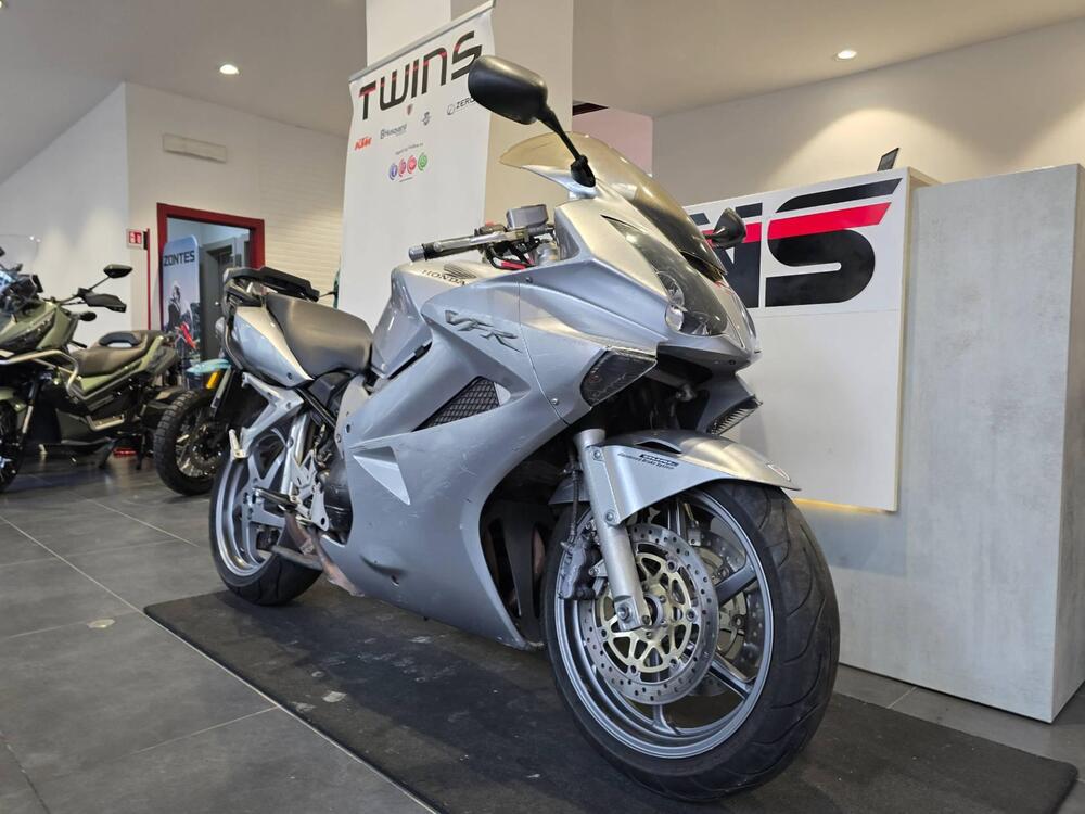 Honda VFR 800 ABS (2002 - 06) (2)