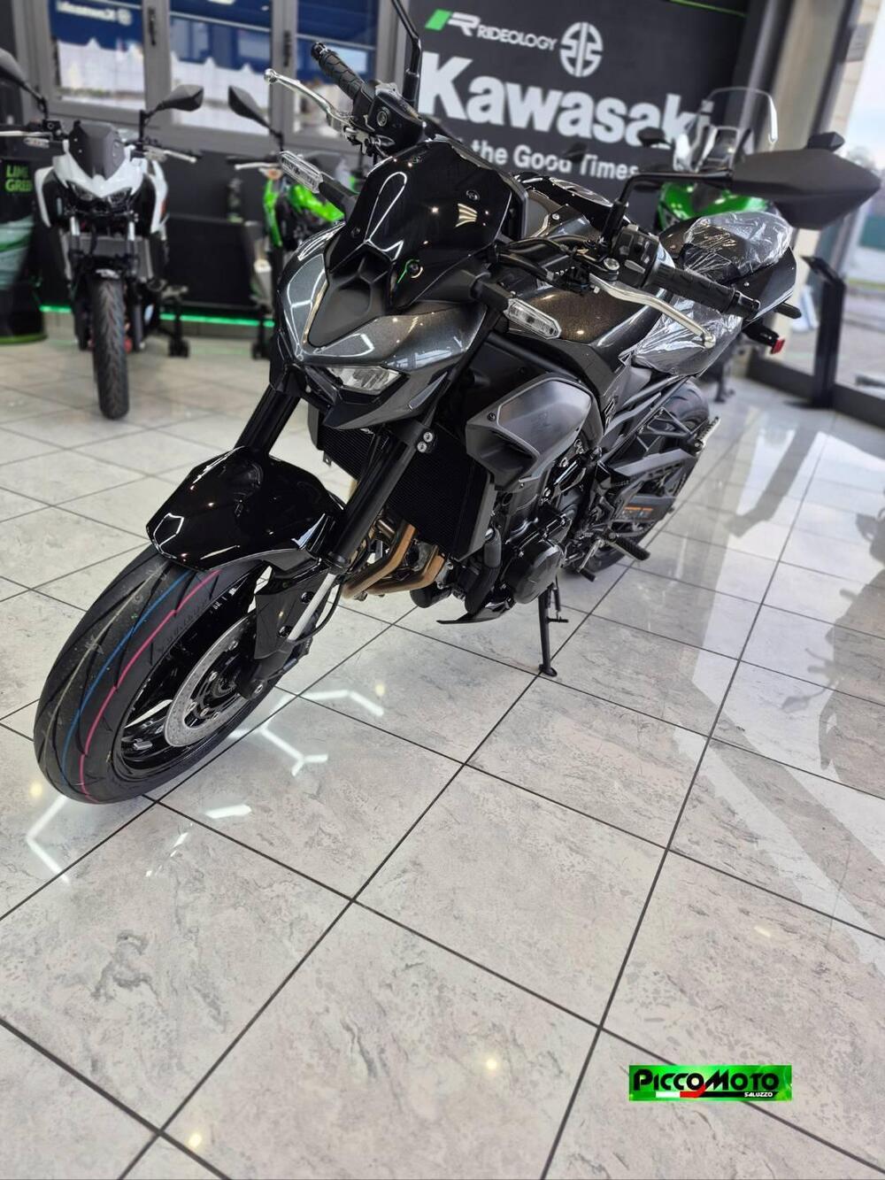 Kawasaki Z 900 (2025 - 26) (4)