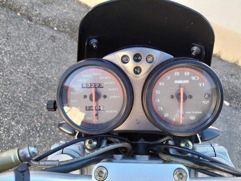 Ducati Monster 900 Dark (1999 - 02) (10)