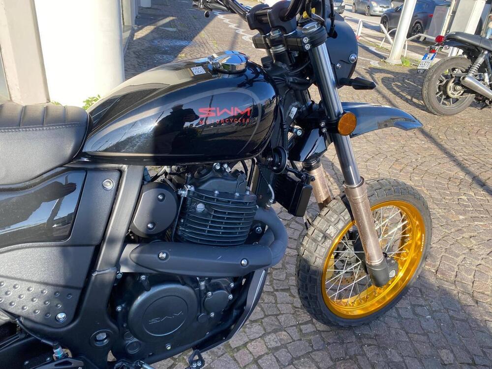 Swm Silver Vase 650 (2025 - 26) (5)