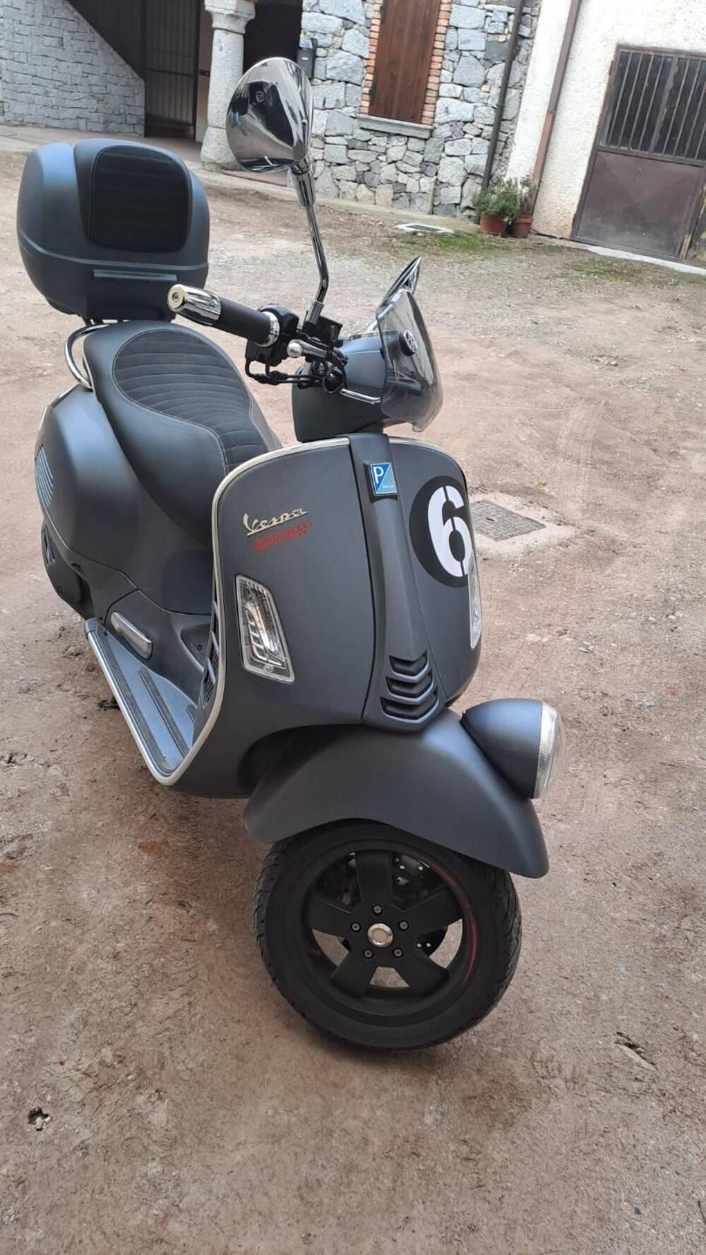 Vespa GTS 300 Super Racing Sixties Hpe (2021 - 22) (2)