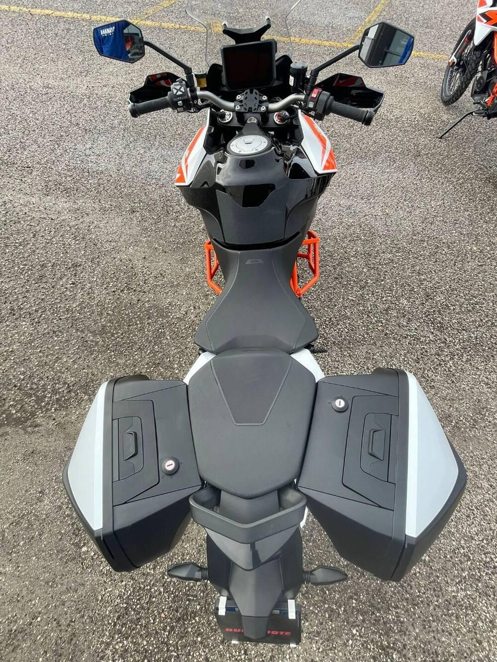 KTM 1290 Super Duke GT (2021) (4)