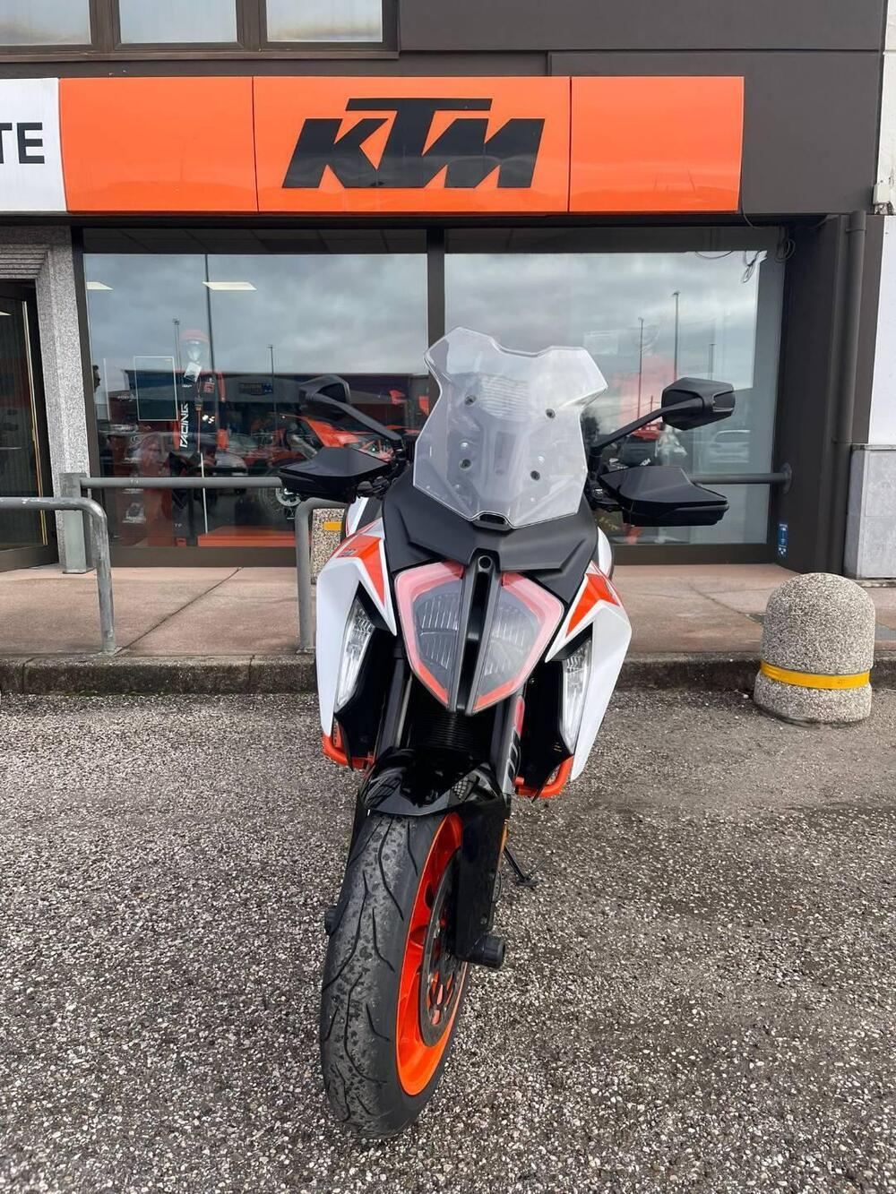 KTM 1290 Super Duke GT (2021) (3)