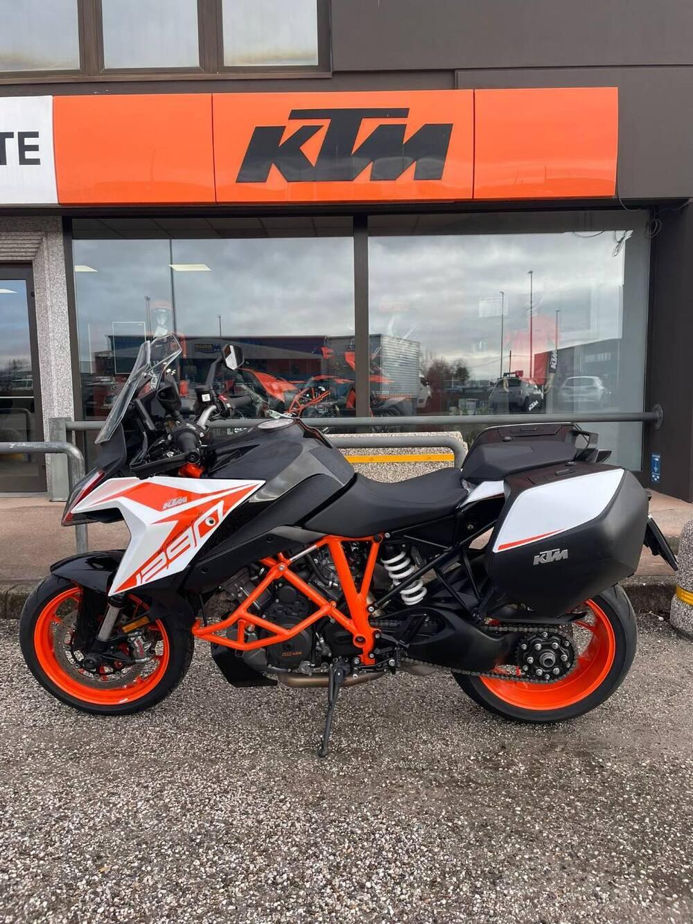 KTM 1290 Super Duke GT (2021) (2)