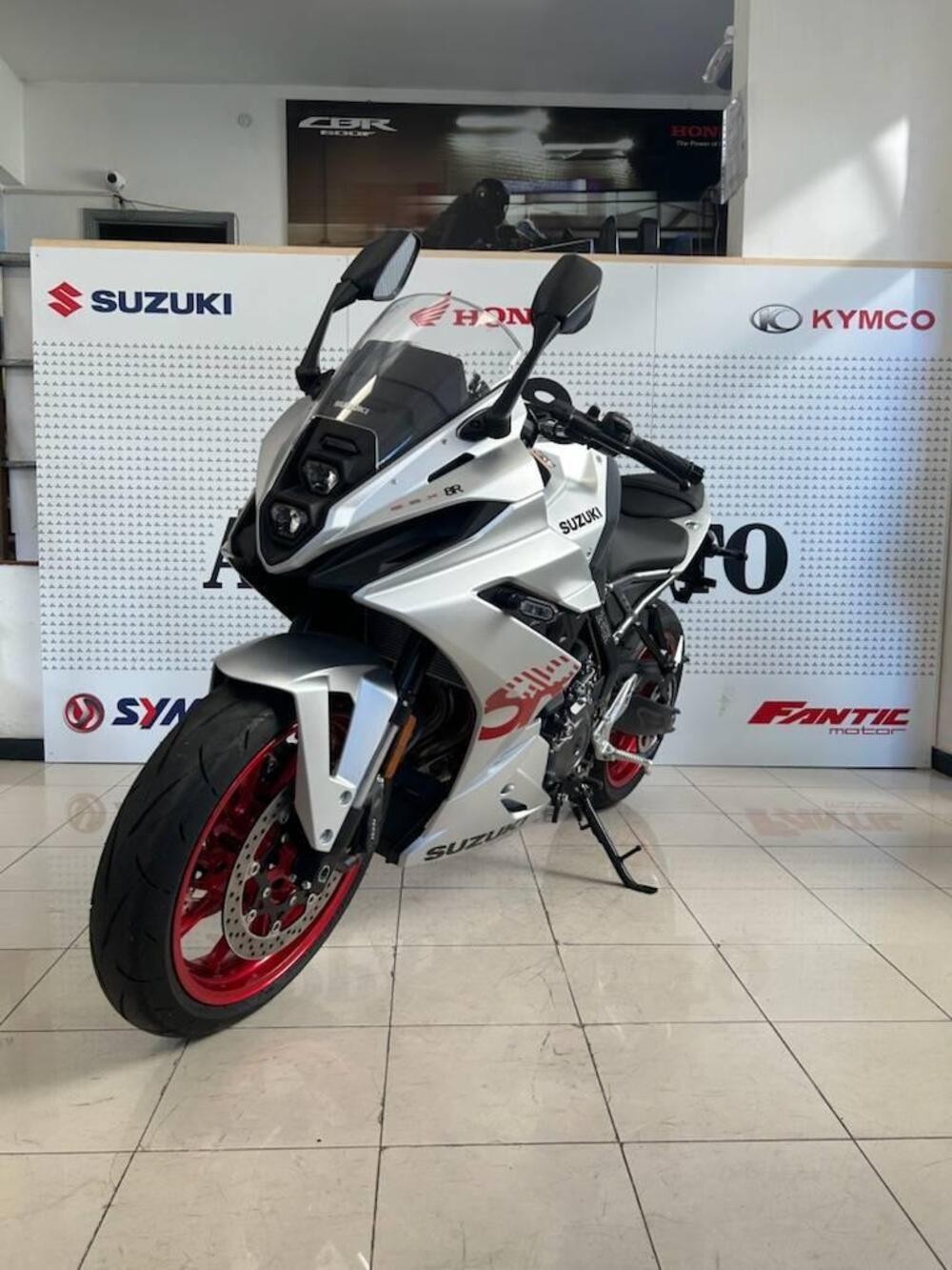 Suzuki GSX-8R (2024 - 26) (2)