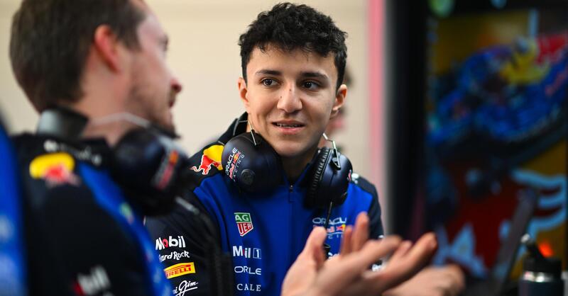 &ldquo;&Egrave; ancora Formula 1, ma sogno auto pi&ugrave; veloci&rdquo;: Hadjar risponde a Verstappen e lancia la sfida Red Bull 2026