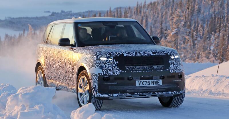 Range Rover, restyling in arrivo: primi avvistamenti del facelift atteso nel 2027  