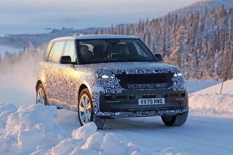 Range Rover, restyling in arrivo: primi avvistamenti del facelift atteso nel 2027  