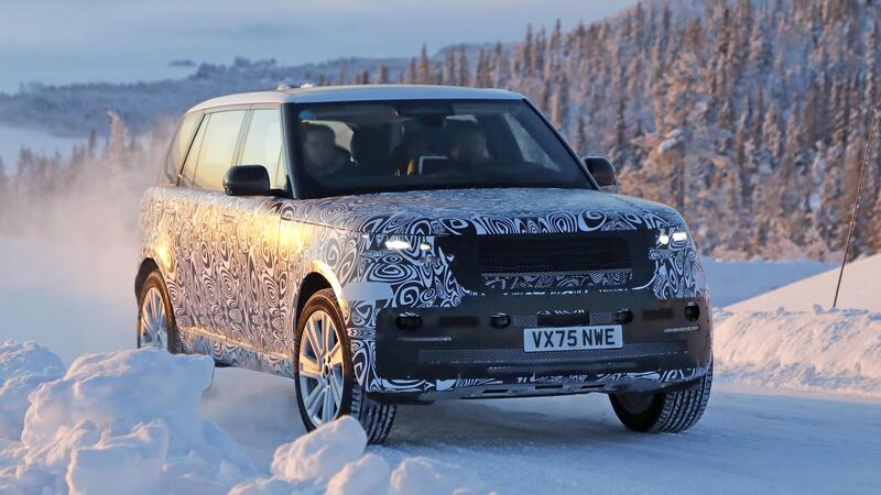Range Rover, restyling in arrivo: primi avvistamenti del facelift atteso nel 2027  