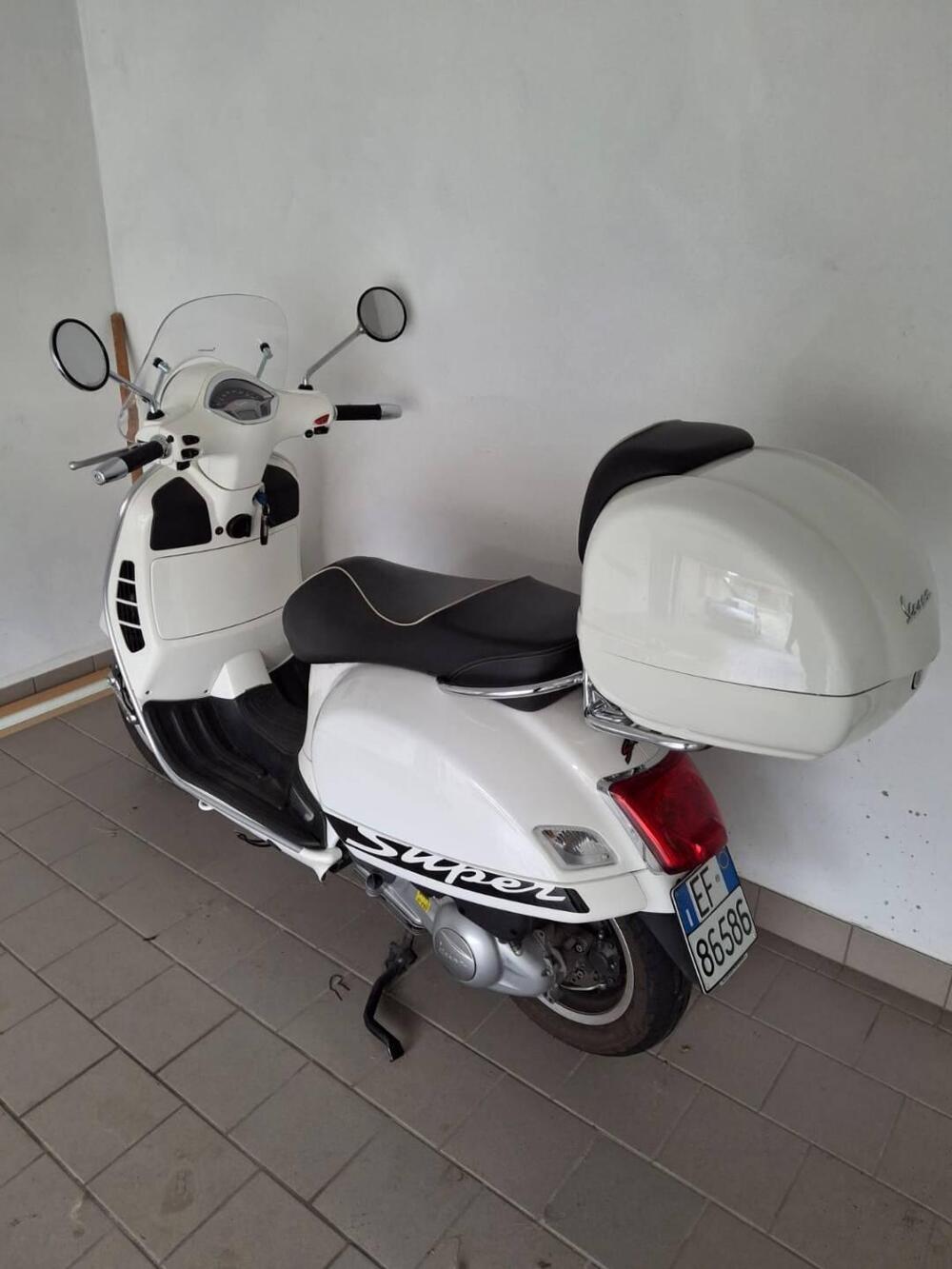 Vespa GTS 300 Super (2008 - 16) (2)