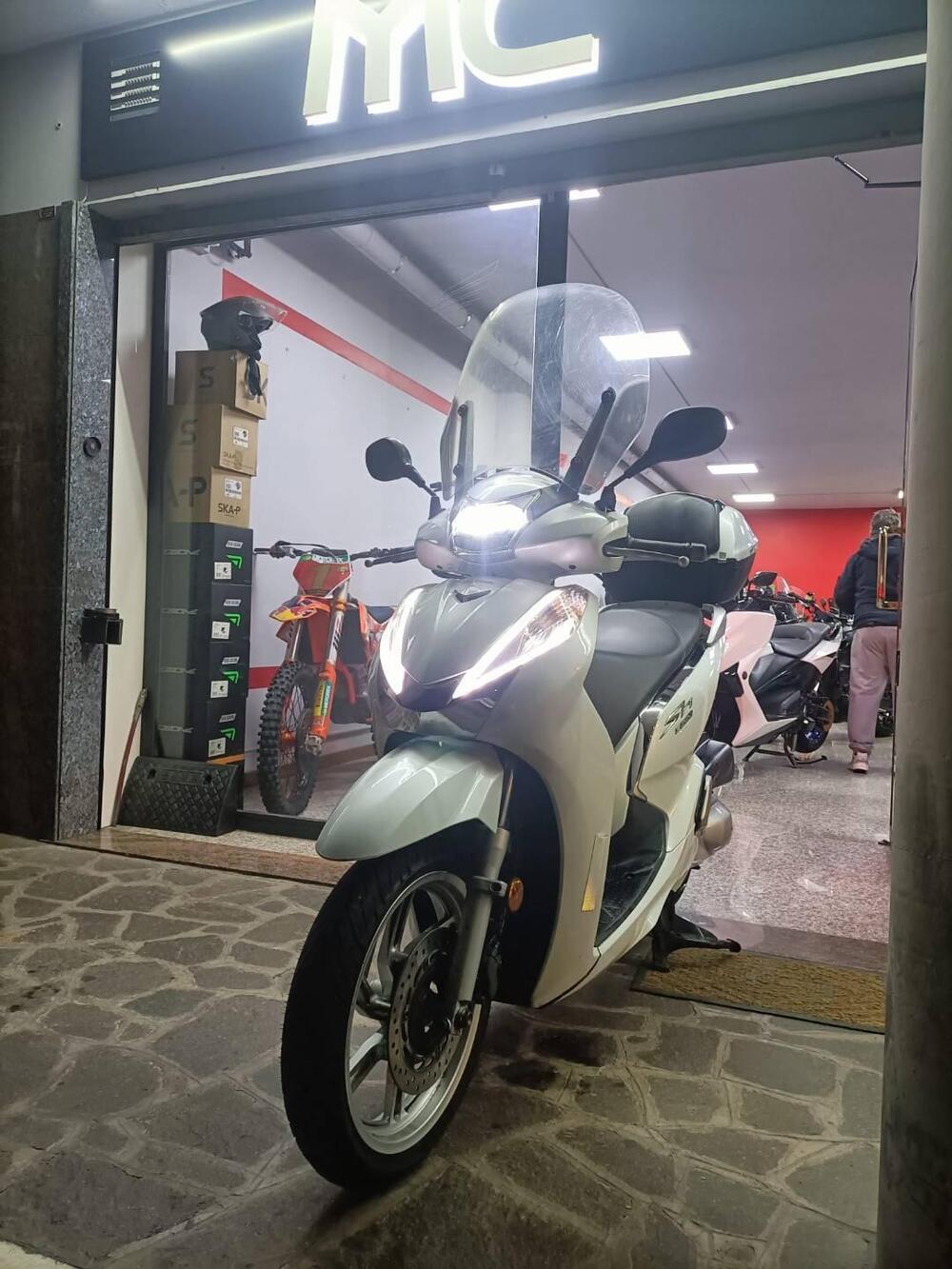 Honda SH 300 i ABS (2016 - 20) (2)