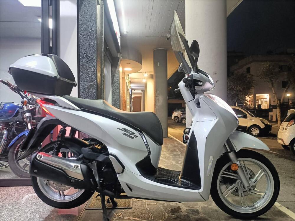 Honda SH 300 i ABS (2016 - 20) (3)