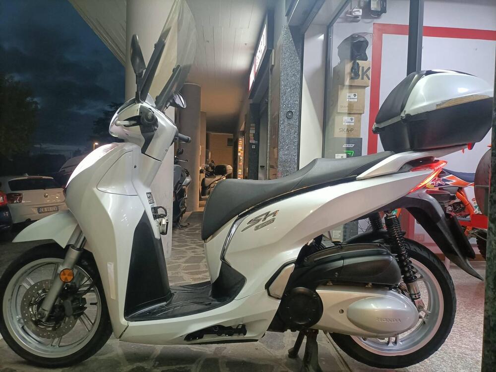 Honda SH 300 i ABS (2016 - 20) (4)