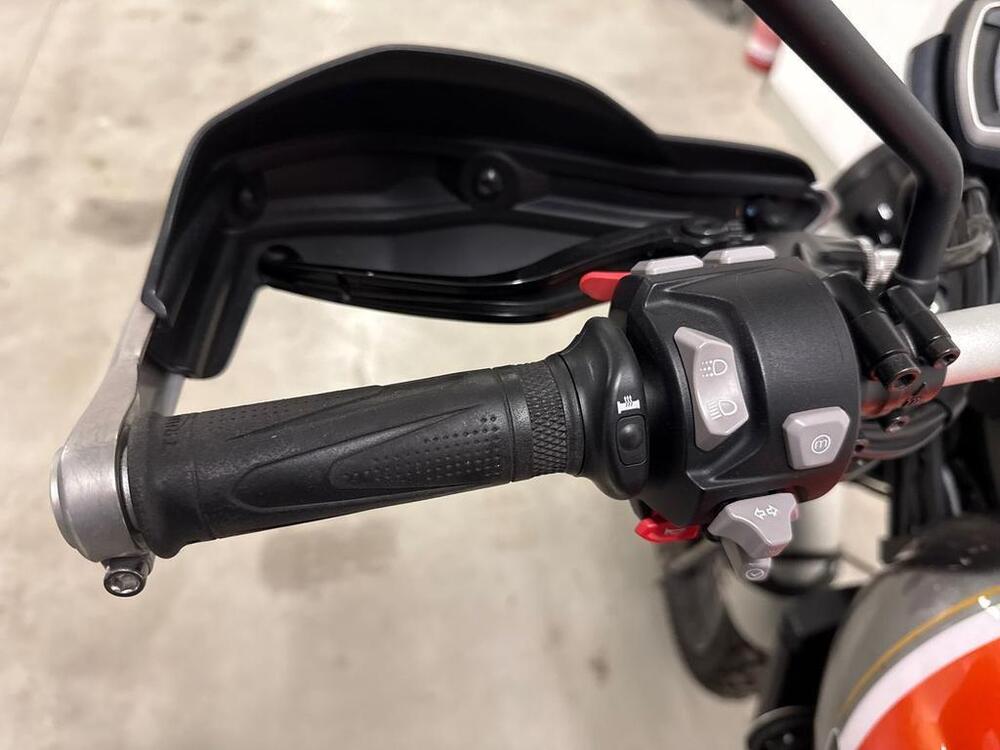 Triumph Scrambler 1200 XE Gold Line Edition (2021 - 22) (7)