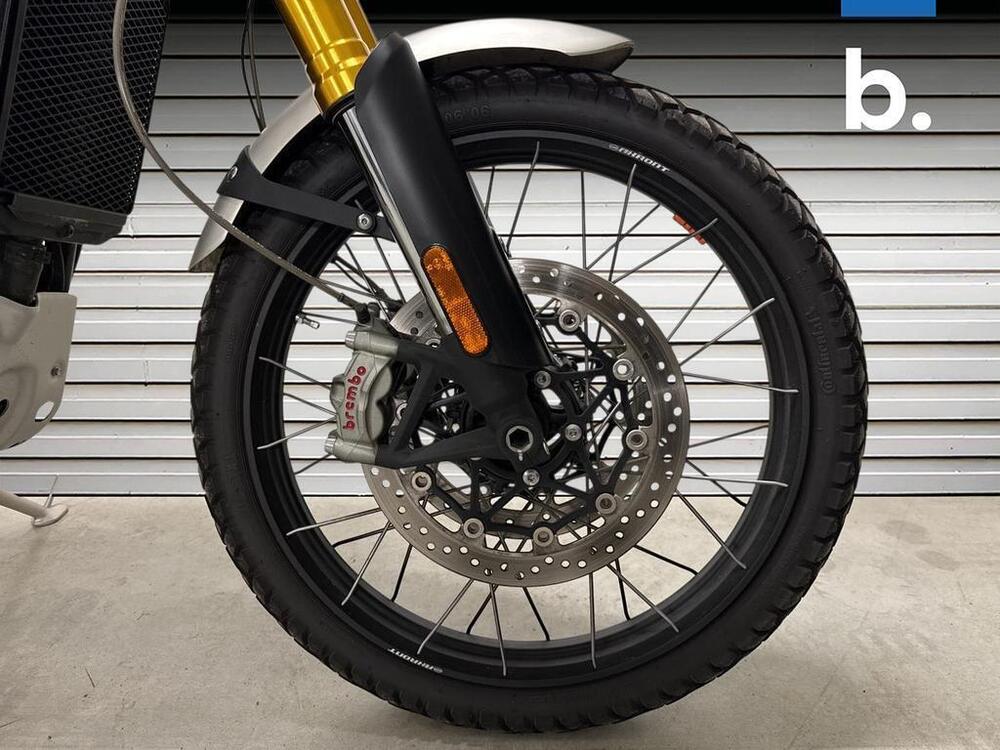 Triumph Scrambler 1200 XE Gold Line Edition (2021 - 22) (14)