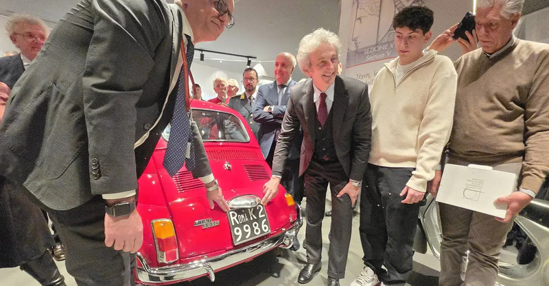 Targhe storiche anche per auto ante-1952: addio alle moderne, arriva la replica &ldquo;modello 1927&rdquo; per tutti i veicoli d&rsquo;epoca