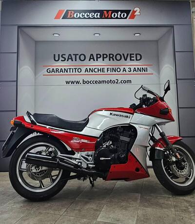 Kawasaki GPZ 900R d'epoca