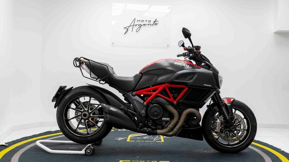 Ducati Diavel 1200 Carbon (2014 - 16) (2)