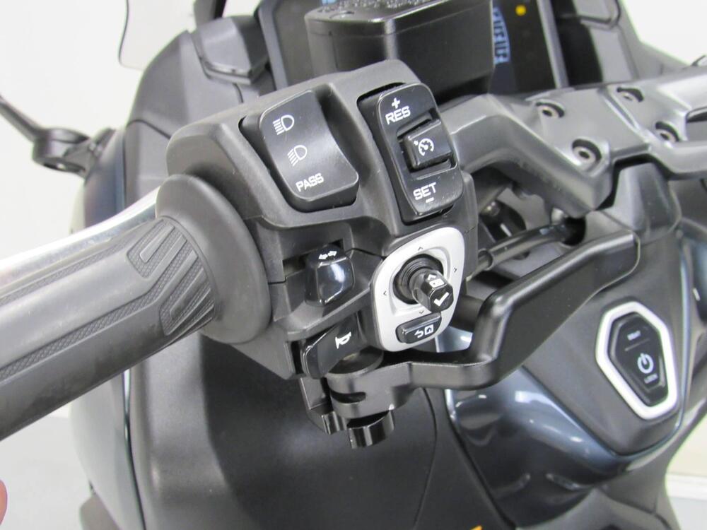Yamaha T-Max 560 Tech Max (2022 - 24) (11)