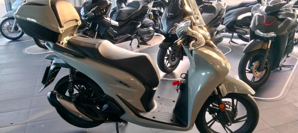 Honda SH 125i (2024 - 25) (2)