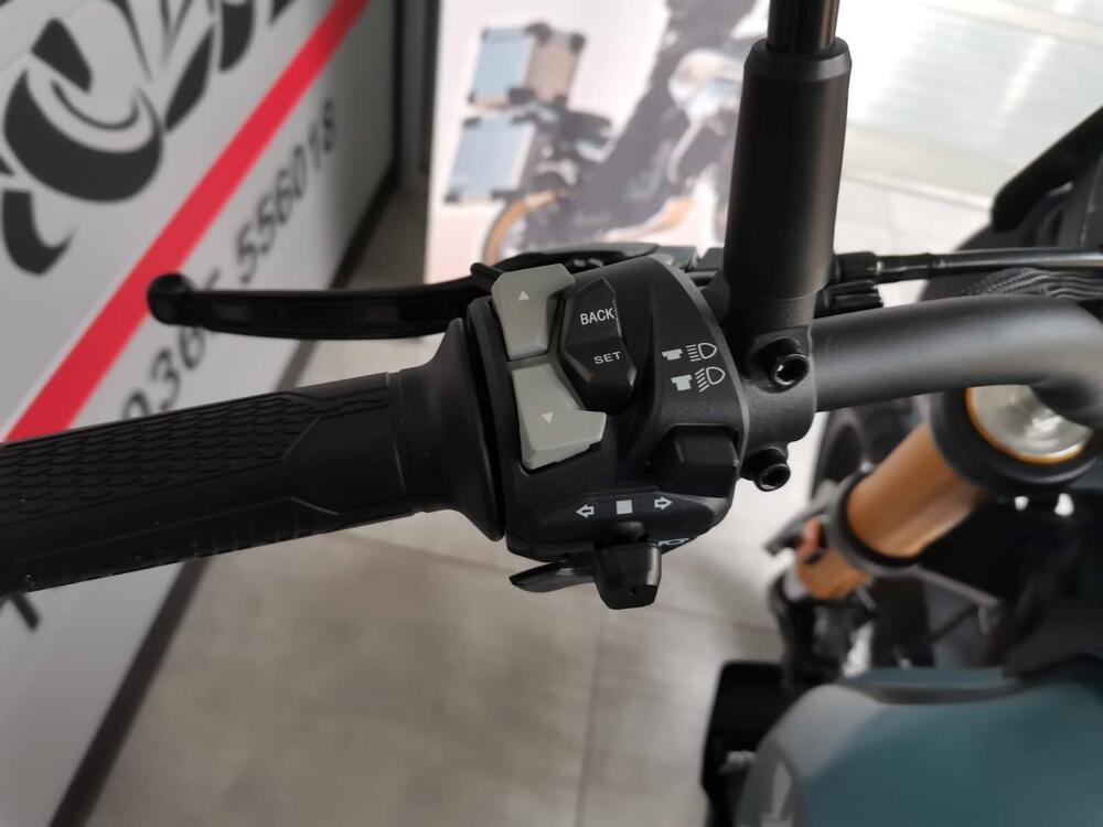 Moto Morini SEIEMMEZZO SCR (2022 - 26) (10)