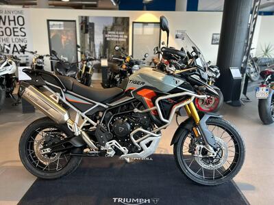 Triumph Tiger 900 Desert Special Edition (2026) nuova