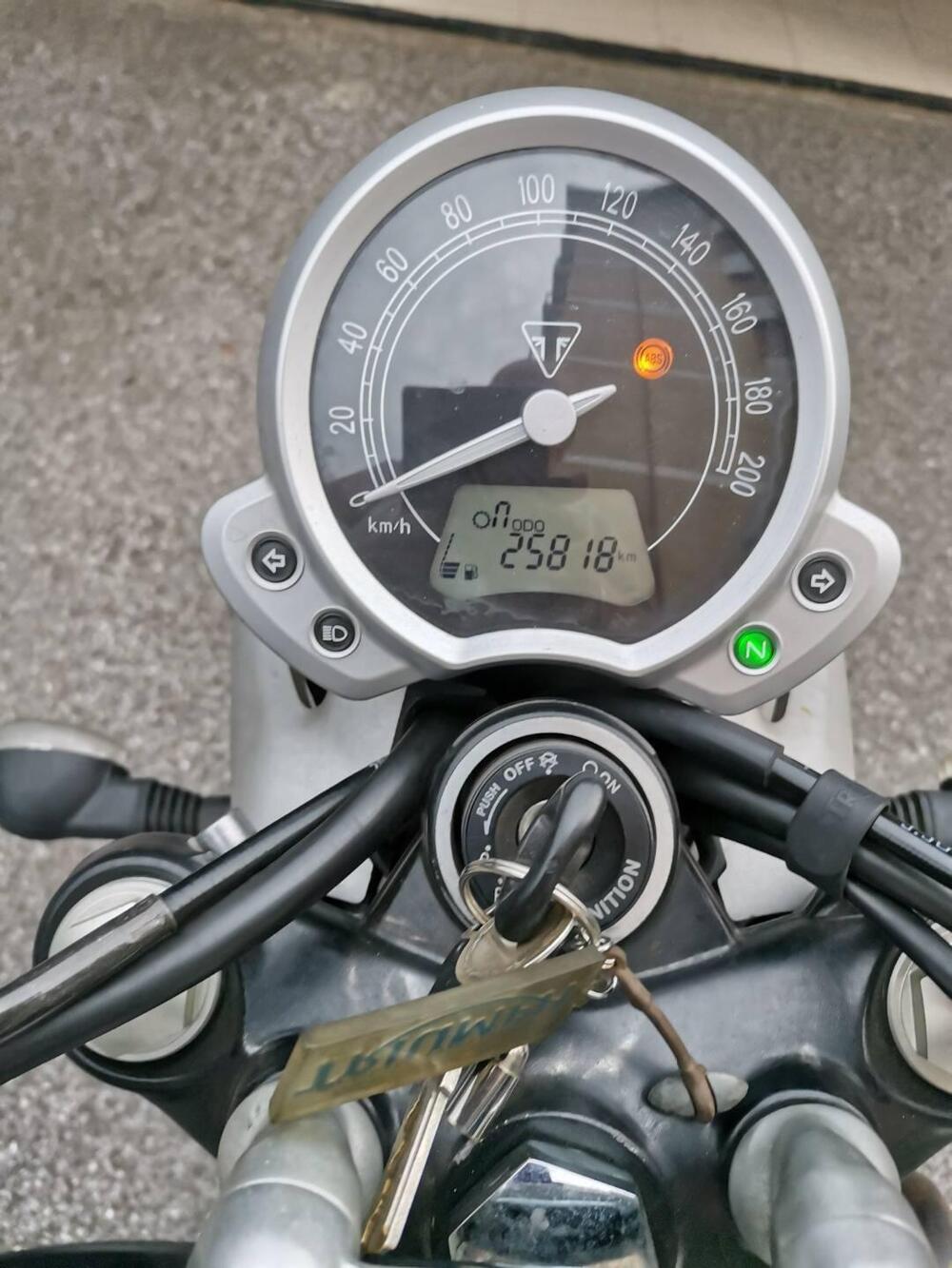 Triumph Street Twin 900 (2016)