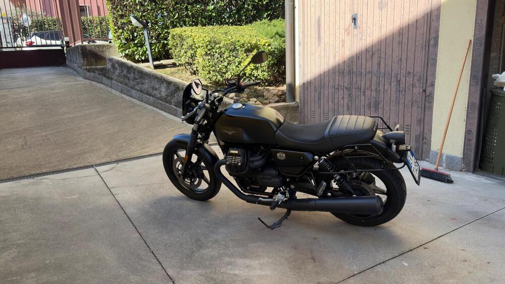 Moto Guzzi V7 850 Stone Special Abs (2021) (4)