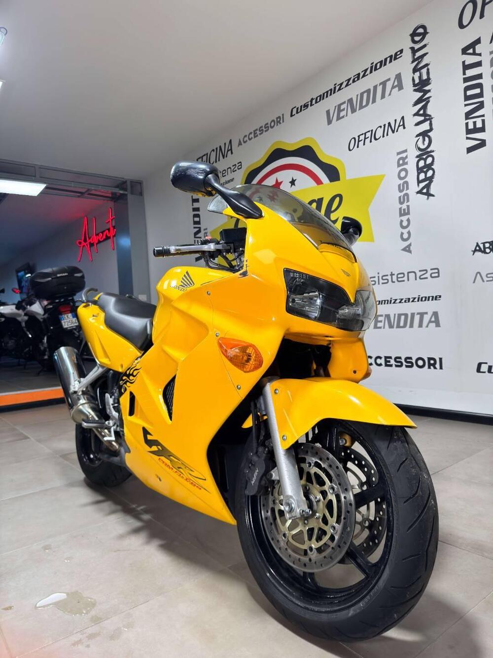 Honda VFR 800 (1998 - 01) (2)