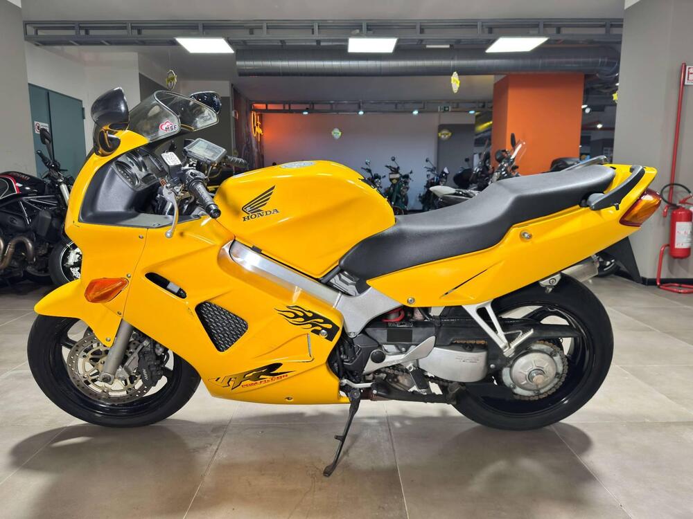 Honda VFR 800 (1998 - 01) (4)