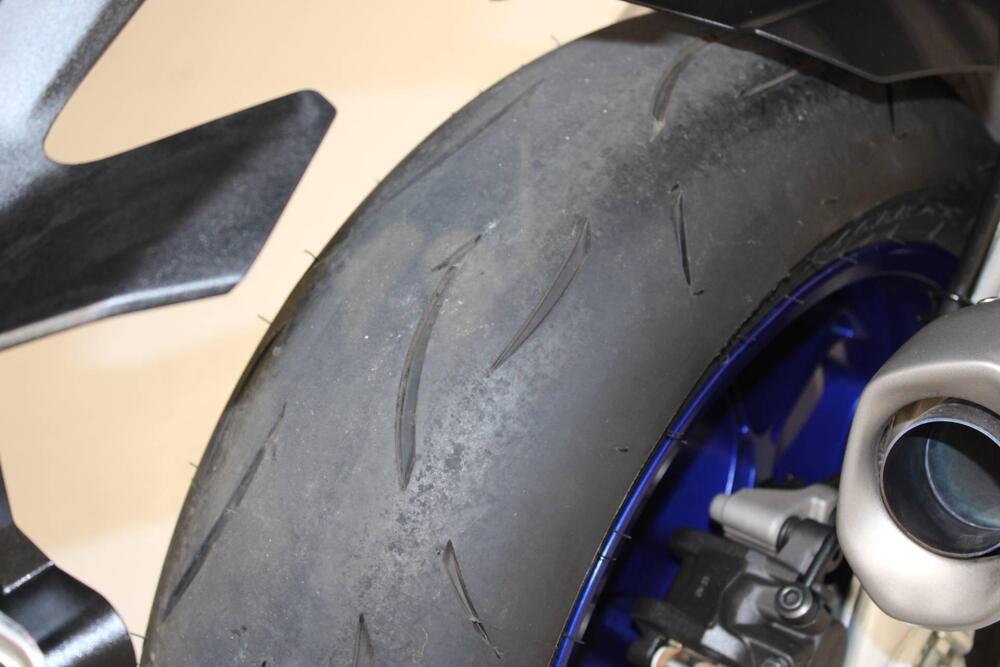 Yamaha YZF R1M (2020 - 25) (9)