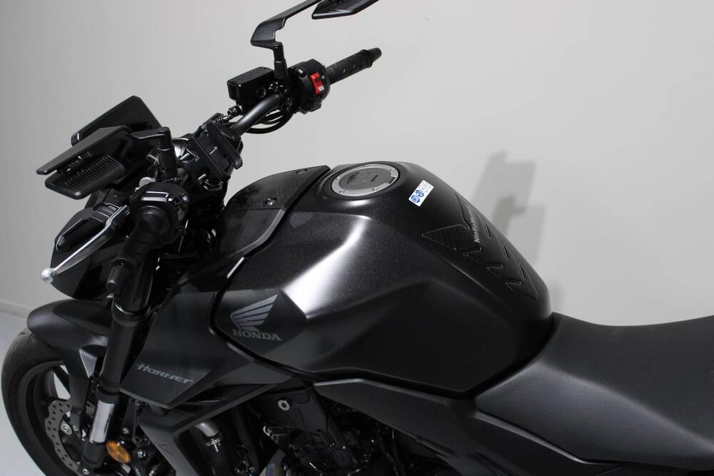 Honda CB 750 Hornet (2025) (5)