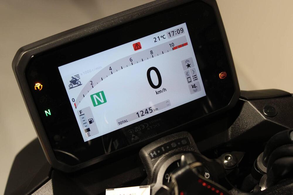 Honda CB 750 Hornet (2025) (6)