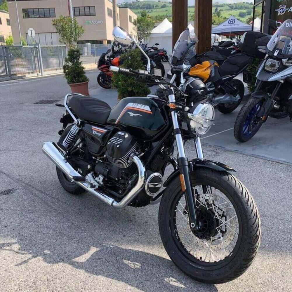 Moto Guzzi V7 Special (2025 - 26) (2)