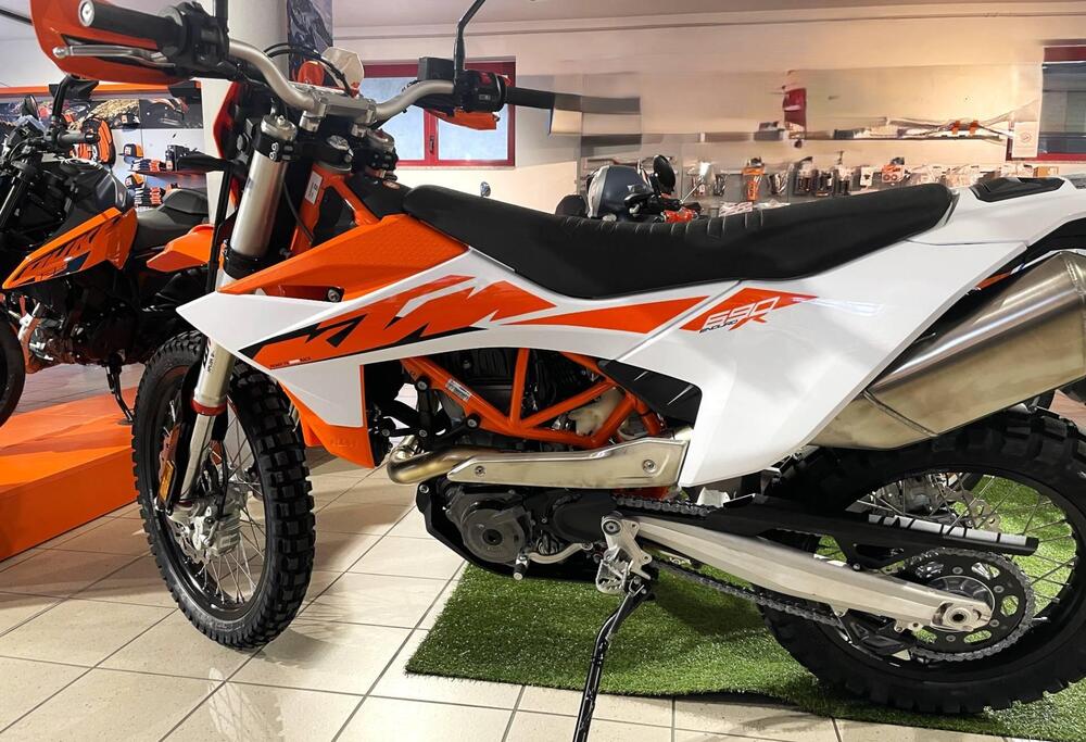 KTM 690 Enduro R (2026) (3)