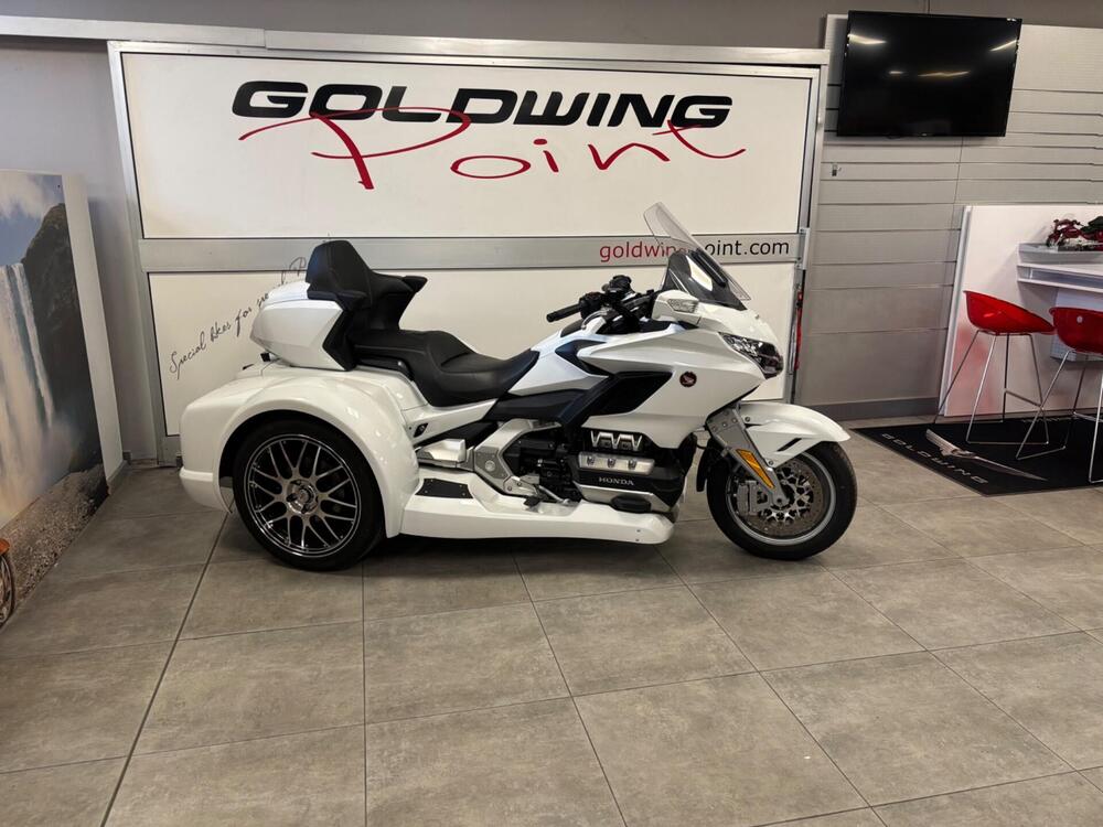 Honda GL 1800 Gold Wing Tour 50° Anniversario (2025 - 26) (2)