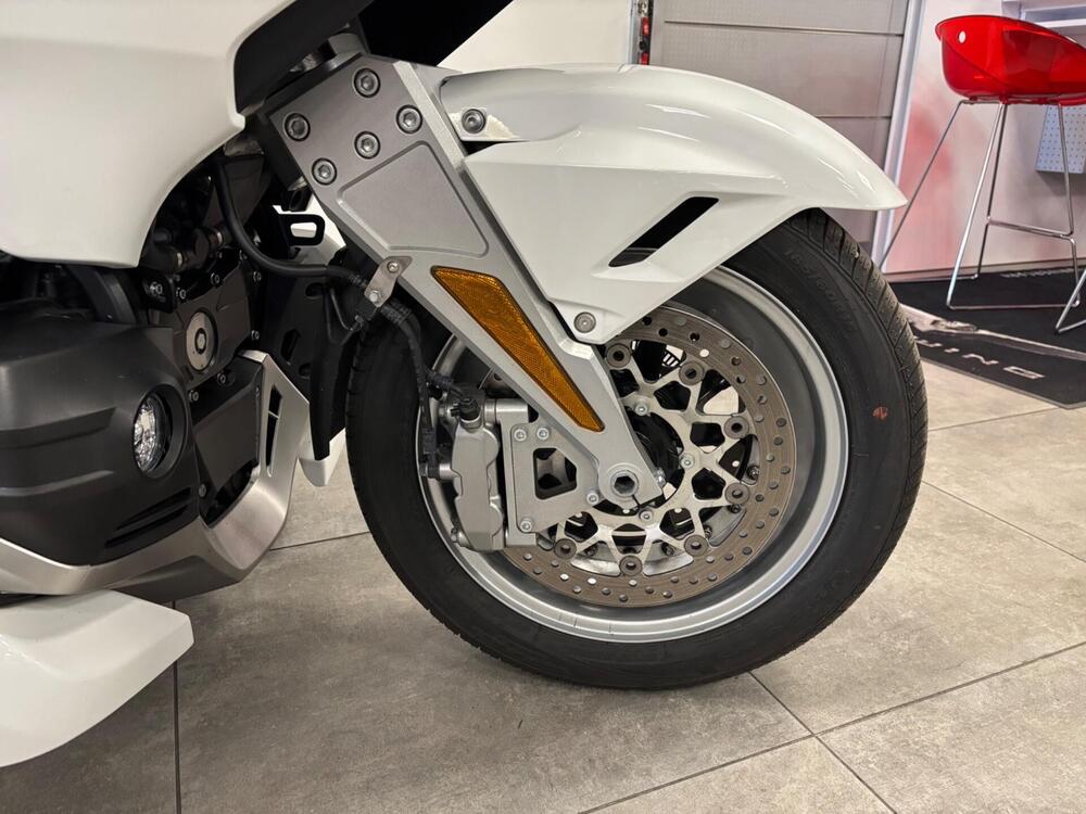 Honda GL 1800 Gold Wing Tour 50° Anniversario (2025 - 26) (3)