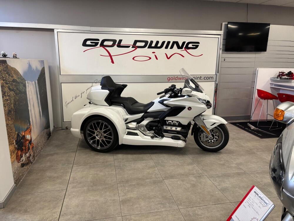 Honda GL 1800 Gold Wing Tour 50° Anniversario (2025 - 26) (4)