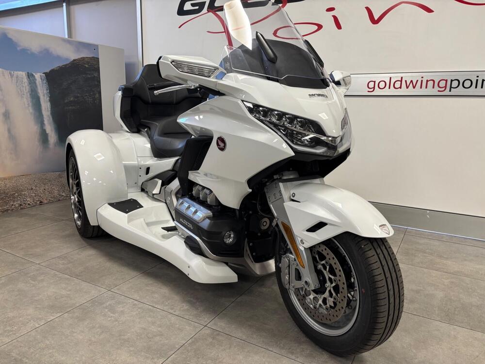 Honda GL 1800 Gold Wing Tour 50° Anniversario (2025 - 26) (6)