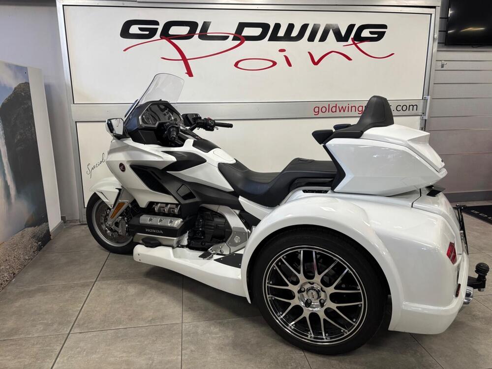Honda GL 1800 Gold Wing Tour 50° Anniversario (2025 - 26) (9)