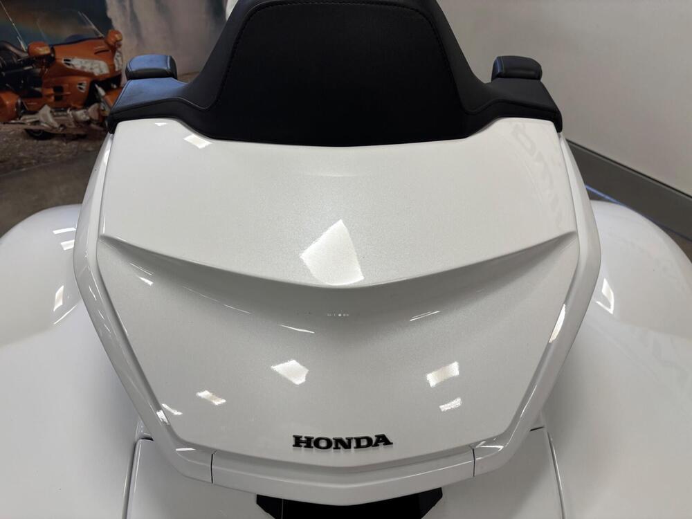 Honda GL 1800 Gold Wing Tour 50° Anniversario (2025 - 26) (11)