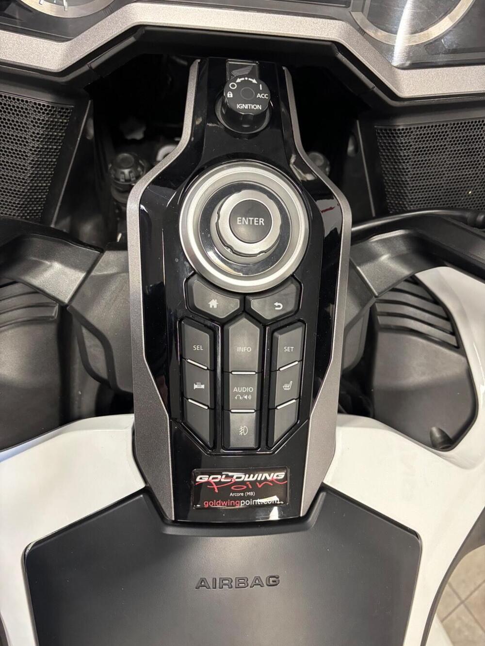 Honda GL 1800 Gold Wing Tour 50° Anniversario (2025 - 26) (13)