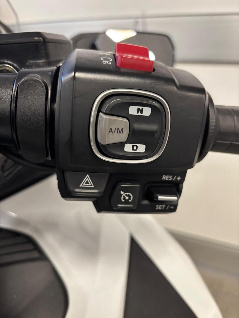 Honda GL 1800 Gold Wing Tour 50° Anniversario (2025 - 26) (15)