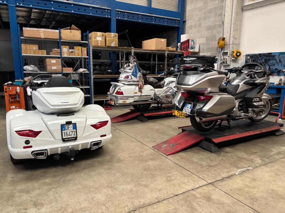 Honda GL 1800 Gold Wing Tour 50° Anniversario (2025 - 26) (17)