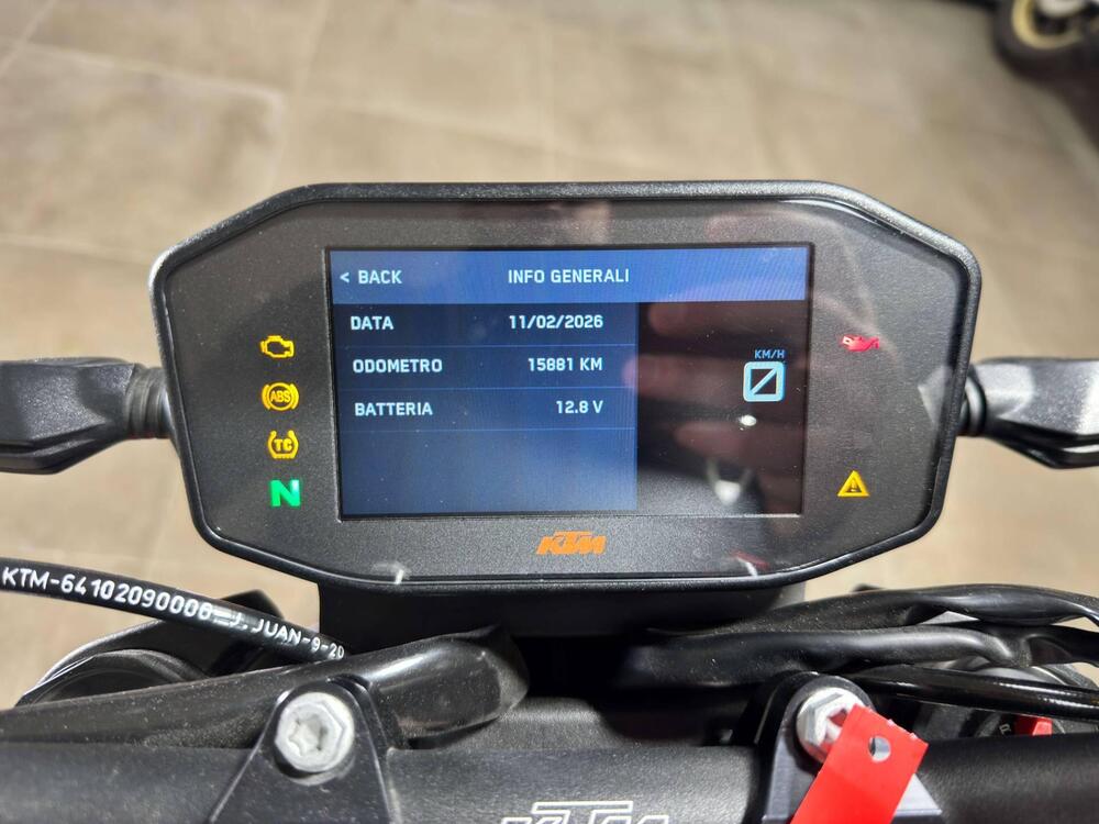 KTM 890 Duke R (2021) (5)