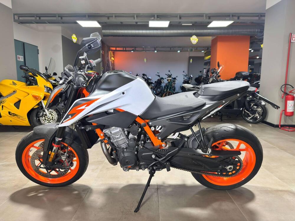 KTM 890 Duke R (2021) (4)