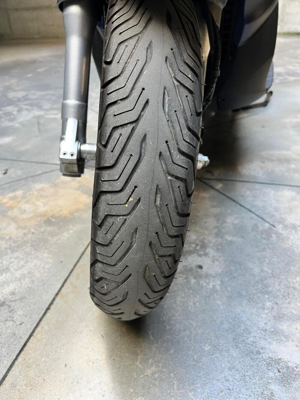 Piaggio Beverly 350 Police ABS-ASR (2018 - 20) (2)